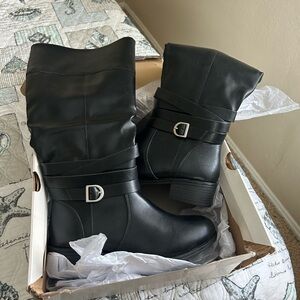 St. John's Bay Quality Footwear Box
